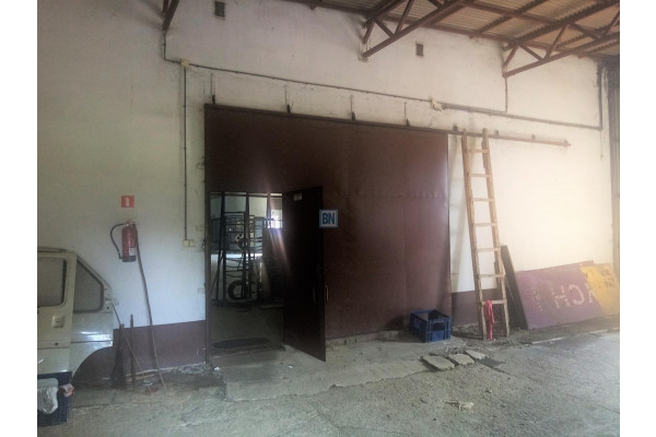 Bielsko-Biała, Hala o powierzchni 800 m2 dom wolnostojący 350m2 .Teren przemysłowy.