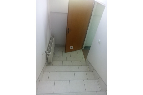 Bielsko-Biała, Hala o powierzchni 800 m2 dom wolnostojący 350m2 .Teren przemysłowy.