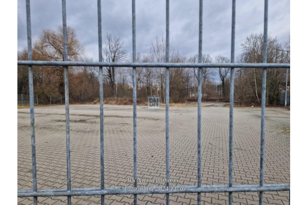 Gliwice, Sprzedaż hali z działką