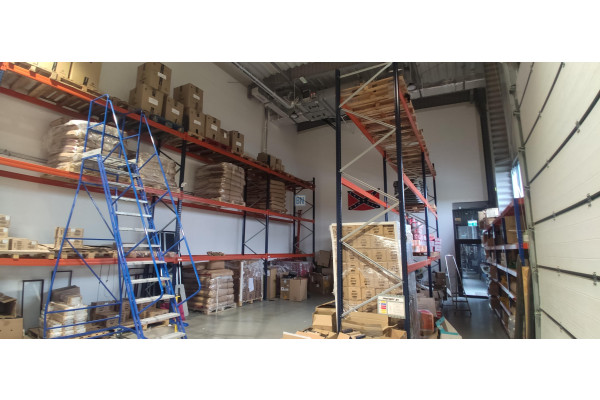 gliwicki, Luksusowa hala(lokal uzytkowy) z biurami w powiecie gliwickim.