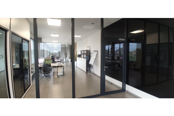 gliwicki, Luksusowa hala(lokal uzytkowy) z biurami w powiecie gliwickim.