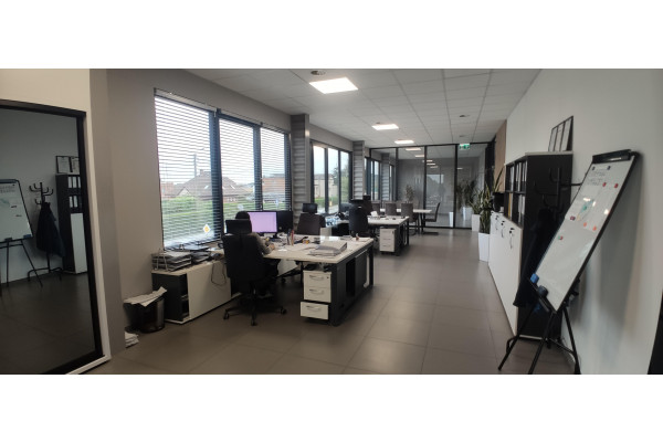 gliwicki, Luksusowa hala(lokal uzytkowy) z biurami w powiecie gliwickim.