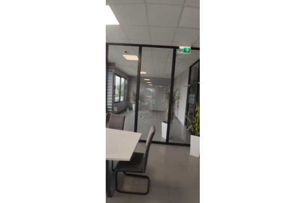 gliwicki, Luksusowa hala(lokal uzytkowy) z biurami w powiecie gliwickim.