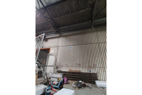 Chorz&oacute;w, Hala Chorz&oacute;w,900m