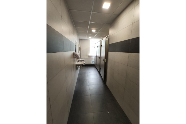 Chorz&oacute;w, Hala Chorz&oacute;w,900m