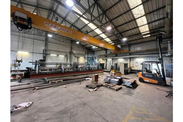 gliwicki, Knur&oacute;w, Nowa hala produkcyjna magazynowa z suwnicą 10 t .