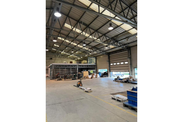 gliwicki, Knur&oacute;w, Nowa hala produkcyjna magazynowa z suwnicą 10 t .