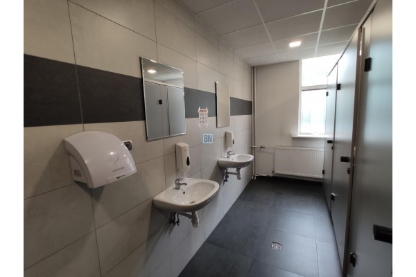 Chorz&oacute;w, Hala Chorz&oacute;w,900m