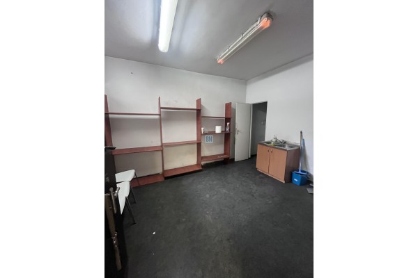 Gliwice, Lokal usługowo-handlowy