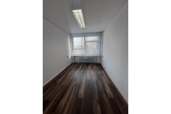 Gliwice, Wynajmę p&oacute;ł piętra biur dla firmy