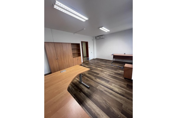 Gliwice, Wynajmę p&oacute;ł piętra biur dla firmy