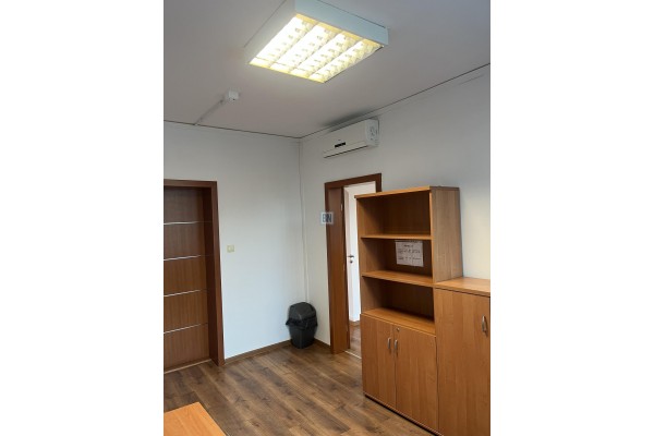 Gliwice, Wynajmę p&oacute;ł piętra biur dla firmy