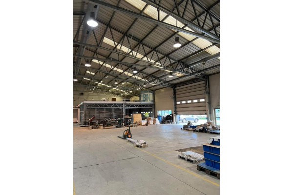 gliwicki, Knur&oacute;w, Nowa hala produkcyjna magazynowa z suwnicą 10 t .