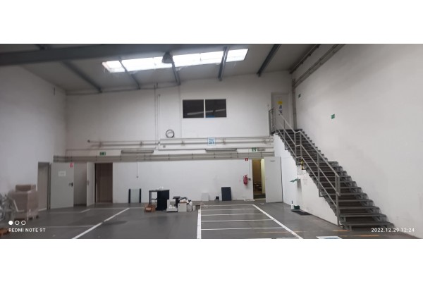 chrzanowski, Trzebinia, Hala o powierzchni 30111 mkw z cześcią socjalną i biurową .Okazja cenowa !!! Cena do negocjacji !!!