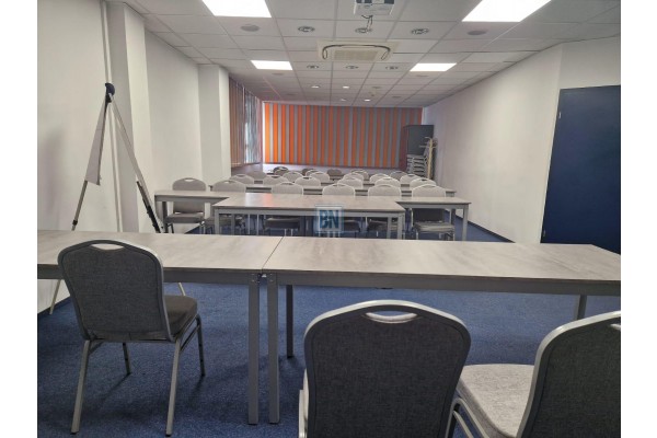 Zabrze, Wynajmę część biurowca