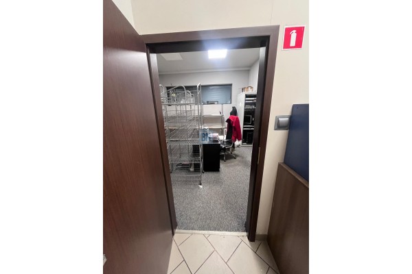 Katowice, Hala sprzedażowo- magazynowa z placem na sprzedaż