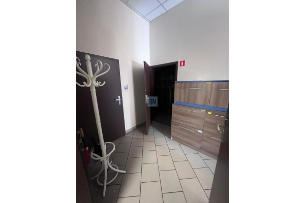 Katowice, Hala sprzedażowo- magazynowa z placem na sprzedaż