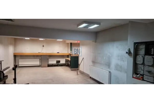 Gliwice, Do sprzedania połowa budynku