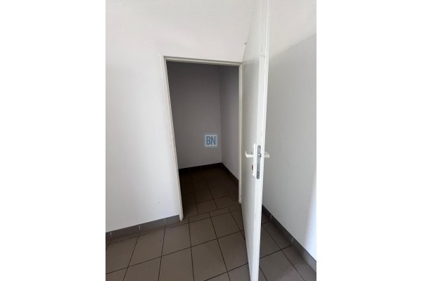 Żory, Lokal na pięrszym piętrze do wynajęcia