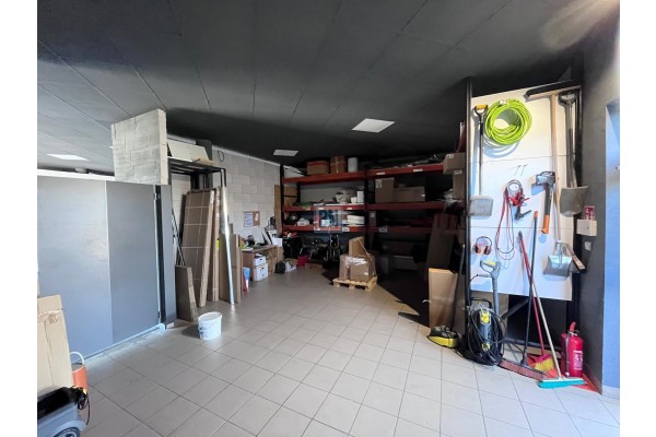 mikołowski, Wyry, Lokal handlowy z witryną do wynajęcia